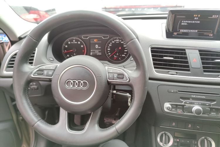 Used Audi Q3 2015 35 TFSI Ambition Edition Center Console