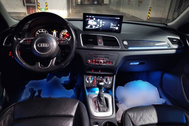Used Audi Q3 2015 35 TFSI Comfort Model Center Console