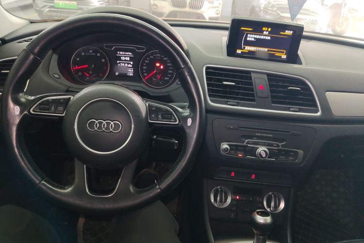 Used Audi Q3 2015 30 TFSI Ambition Edition Center Console