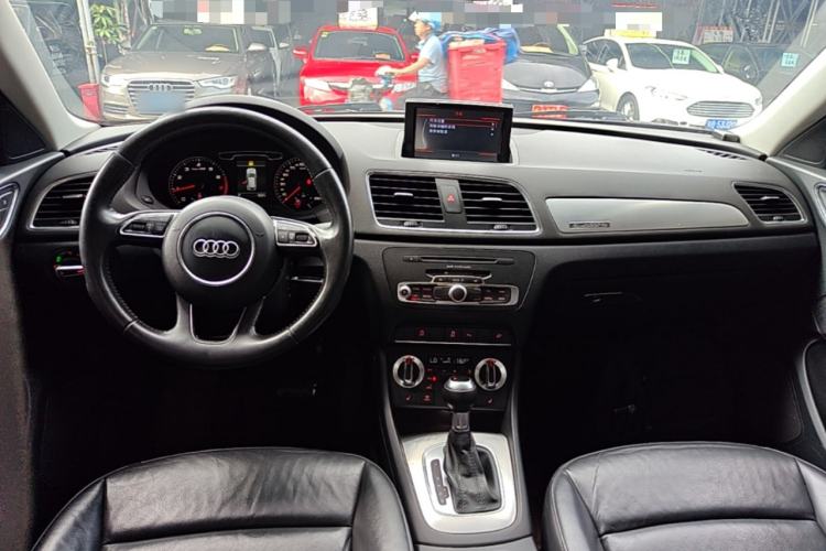 Used Audi Q3 2015 35 TFSI quattro Technology Edition Center Console