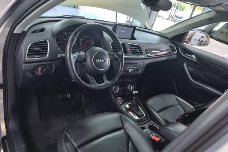 Used Audi Q3 2015 35 TFSI quattro Technology Edition Center Console
