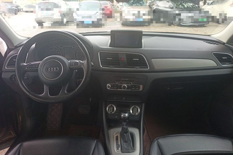Used Audi Q3 2015 35 TFSI Ambition Edition Center Console