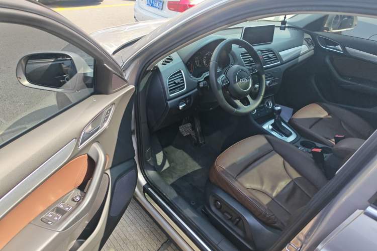 Used Audi Q3 2015 30 TFSI Comfort Model Driver Seat