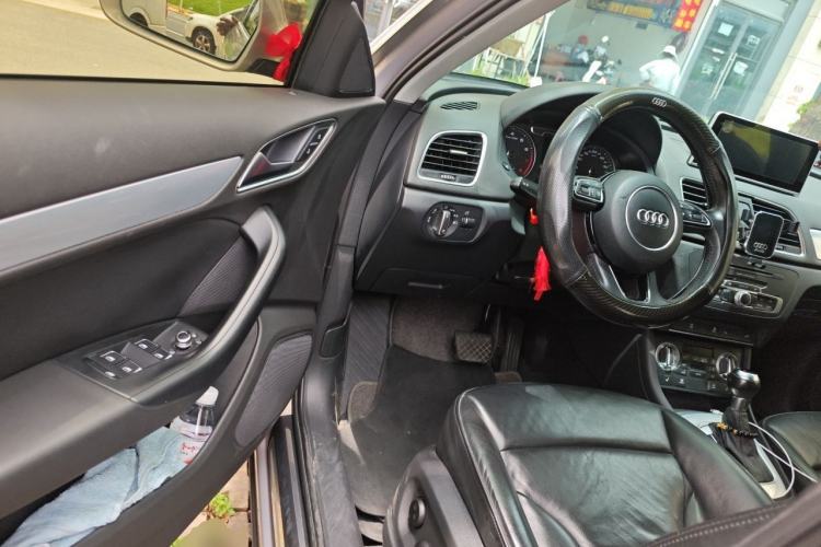 Used Audi Q3 2015 35 TFSI quattro Comfort model Driver Seat