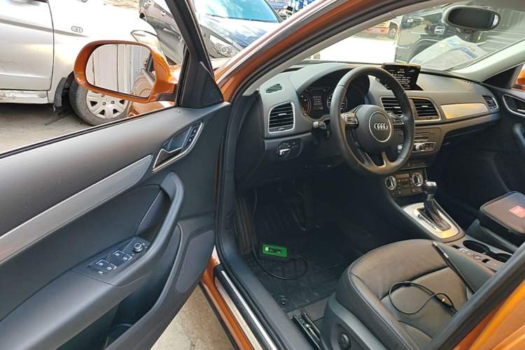 Used Audi Q3 2015 35 TFSI quattro Technology Edition Driver Seat