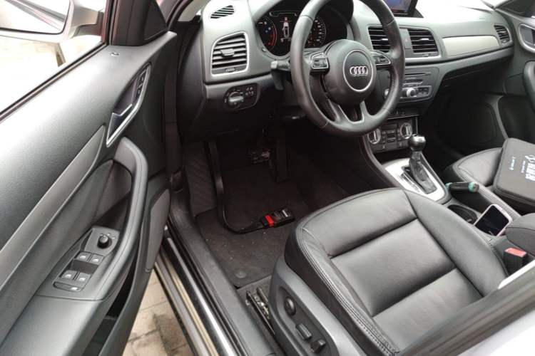 Used Audi Q3 2015 35 TFSI Ambition Edition Driver Seat