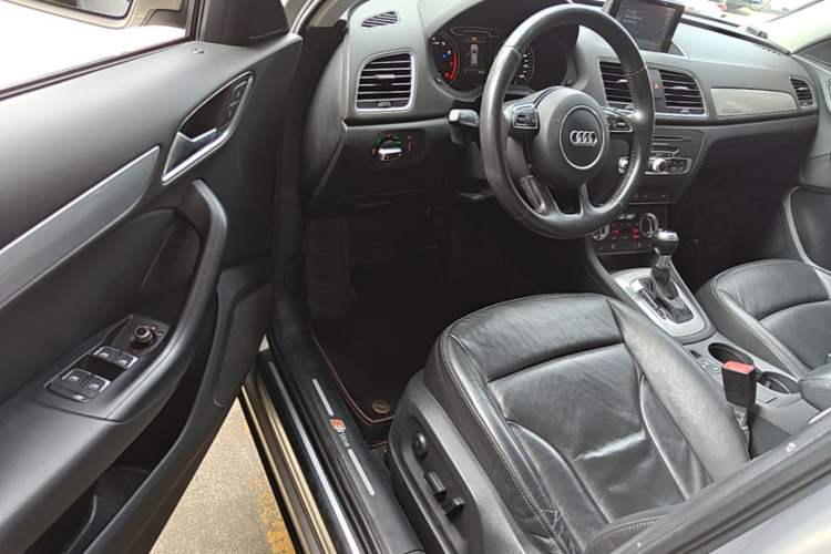 Used Audi Q3 2015 35 TFSI quattro Technology Edition Driver Seat