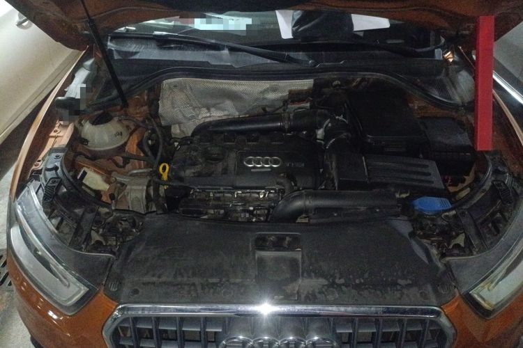 Used Audi Q3 2015 35 TFSI Comfort Model Engine Bay