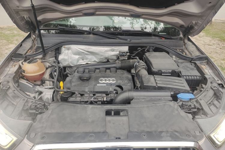 Used Audi Q3 2015 35 TFSI Comfort Model Engine Bay