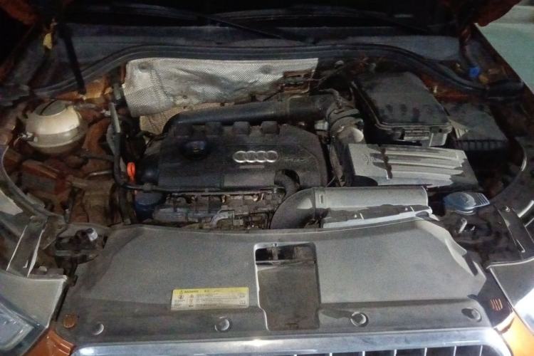 Used Audi Q3 2015 35 TFSI Comfort Model Engine Bay
