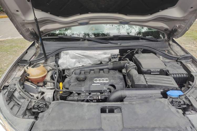 Used Audi Q3 2015 35 TFSI Comfort Model Engine Bay