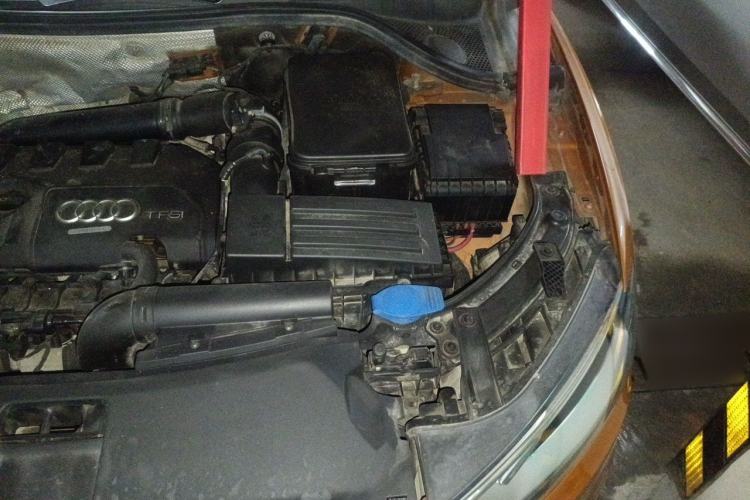 Used Audi Q3 2015 35 TFSI Comfort Model Engine Bay Left
