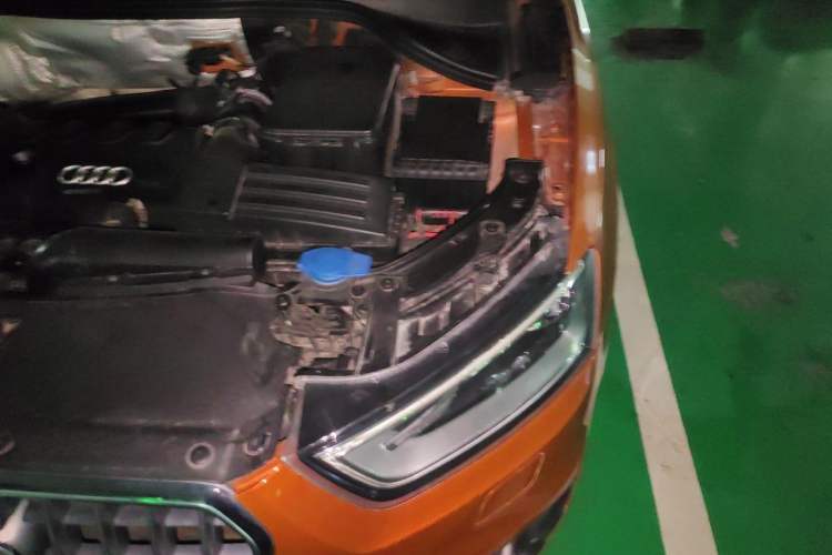 Used Audi Q3 2015 35 TFSI Comfort Model Engine Bay Left