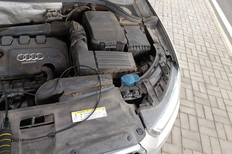Used Audi Q3 2015 35 TFSI Comfort Model Engine Bay Left