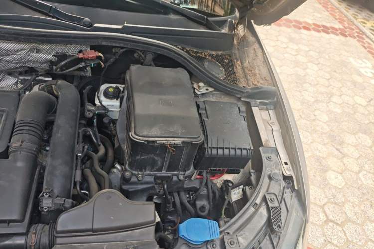 Used Audi Q3 2015 30 TFSI Comfort Model Engine Bay Left