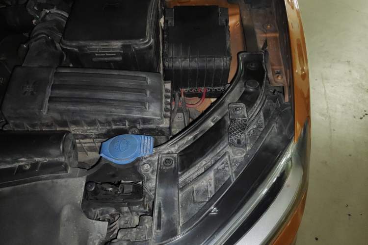 Used Audi Q3 2015 35 TFSI Comfort Model Engine Bay Left