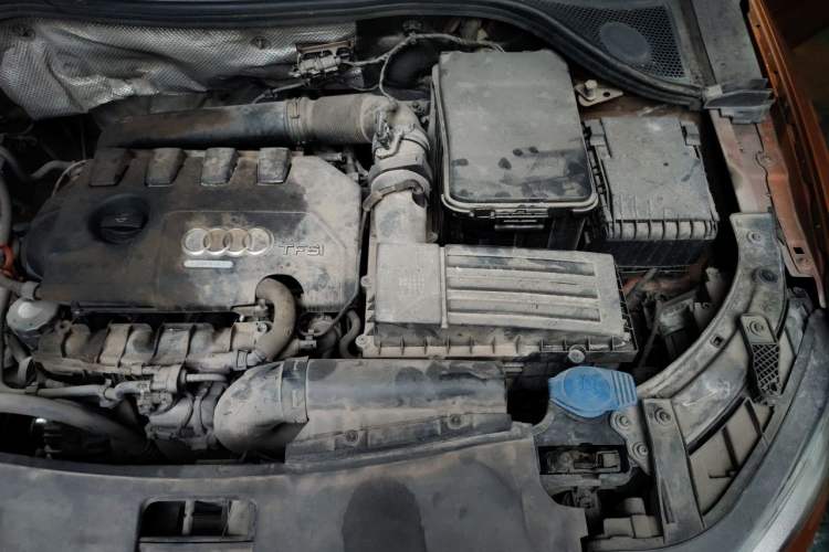 Used Audi Q3 2015 35 TFSI Comfort Model Engine Bay Left