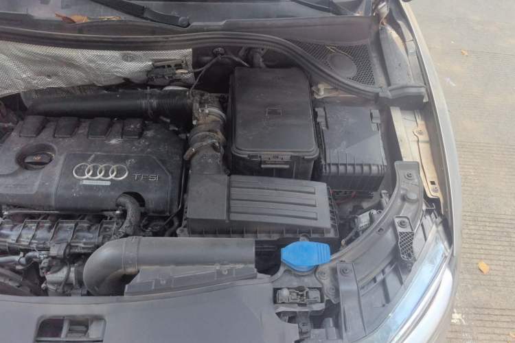 Used Audi Q3 2015 35 TFSI quattro Comfort model Engine Bay Left