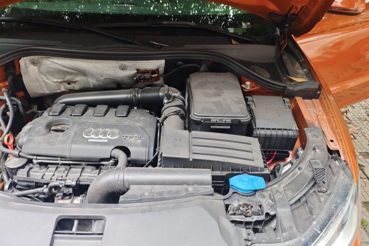 Used Audi Q3 2015 35 TFSI Comfort Model Engine Bay Left