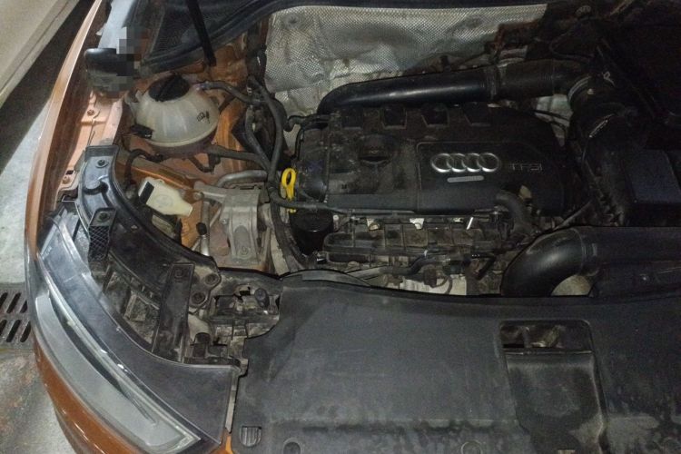 Used Audi Q3 2015 35 TFSI Comfort Model Engine Bay Right