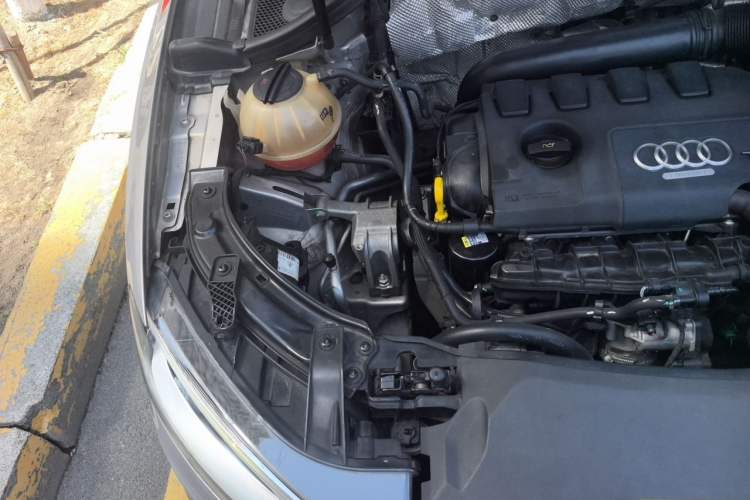 Used Audi Q3 2015 35 TFSI quattro Luxury Edition Engine Bay Right