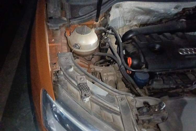 Used Audi Q3 2015 35 TFSI Comfort Model Engine Bay Right