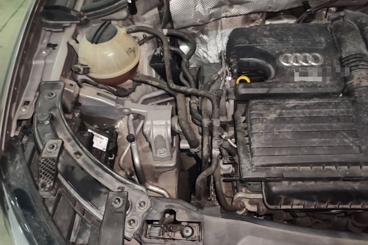 Used Audi Q3 2015 30 TFSI Comfort Model Engine Bay Right