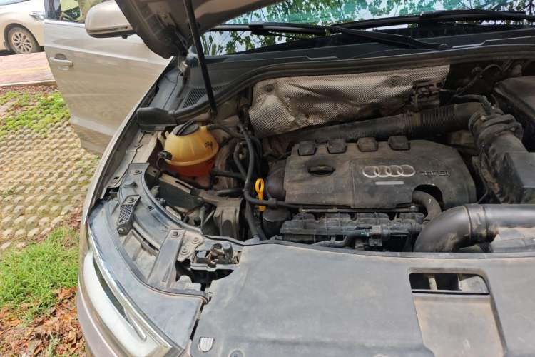 Used Audi Q3 2015 35 TFSI quattro Comfort model Engine Bay Right