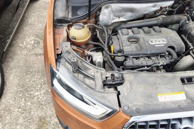 Used Audi Q3 2015 35 TFSI quattro Technology Edition Engine Bay Right