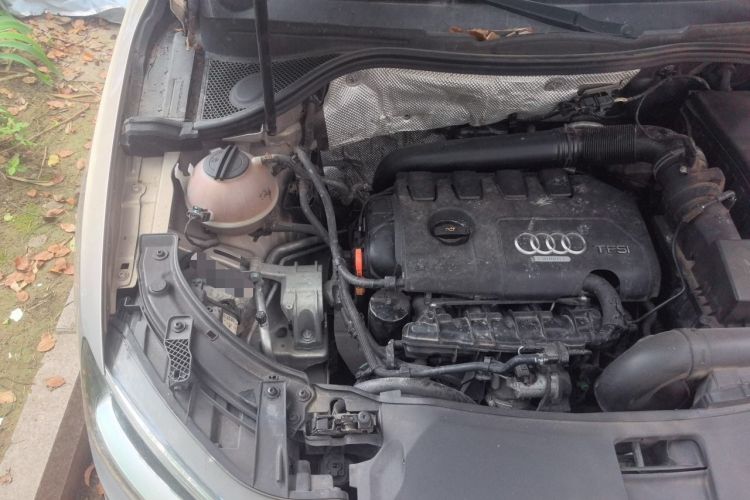 Used Audi Q3 2015 35 TFSI quattro Comfort model Engine Bay Right