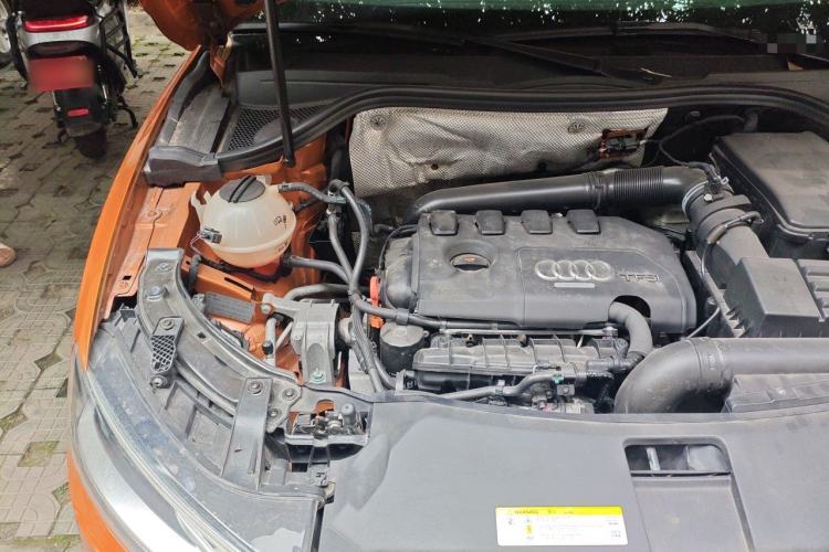 Used Audi Q3 2015 35 TFSI Comfort Model Engine Bay Right