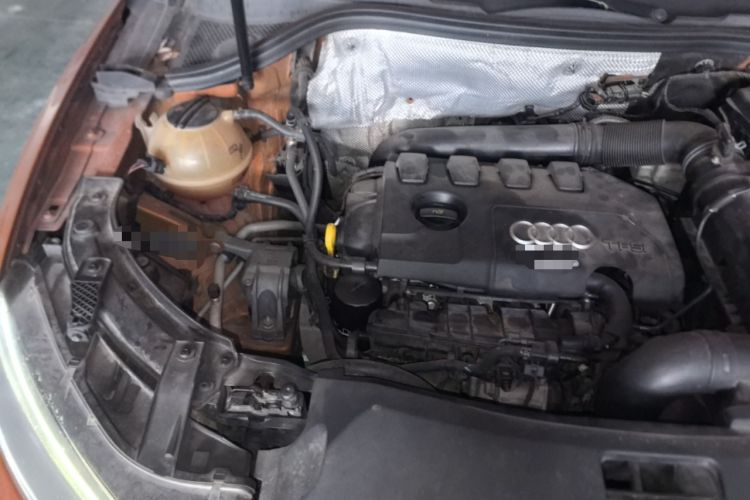 Used Audi Q3 2015 35 TFSI Comfort Model Engine Bay Right