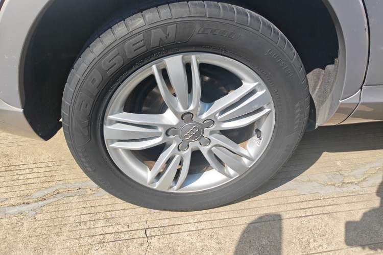 Used Audi Q3 2015 30 TFSI Comfort Model Exterior 5