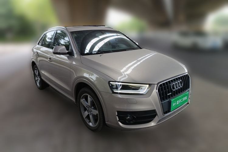 Used Audi Q3 2015 35 TFSI Comfort Model Front Right 45 Deg