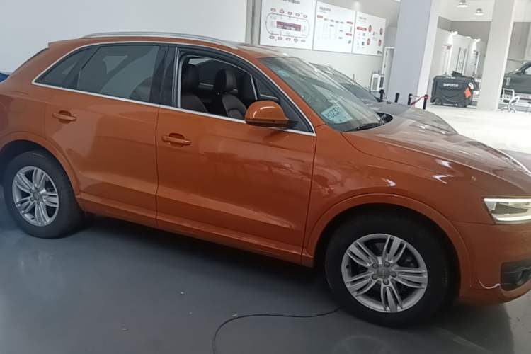 Used Audi Q3 2015 35 TFSI quattro Technology Edition Front Right 45 Deg