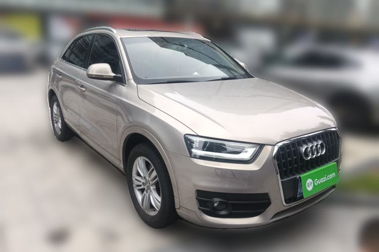 Used Audi Q3 2015 35 TFSI Comfort Model Front Right 45 Deg