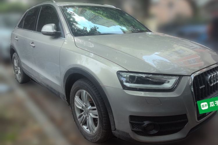 Used Audi Q3 2015 35 TFSI quattro Comfort model Front Right 45 Deg