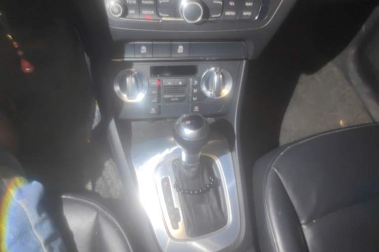 Used Audi Q3 2015 30 TFSI Comfort Model Gear Lever