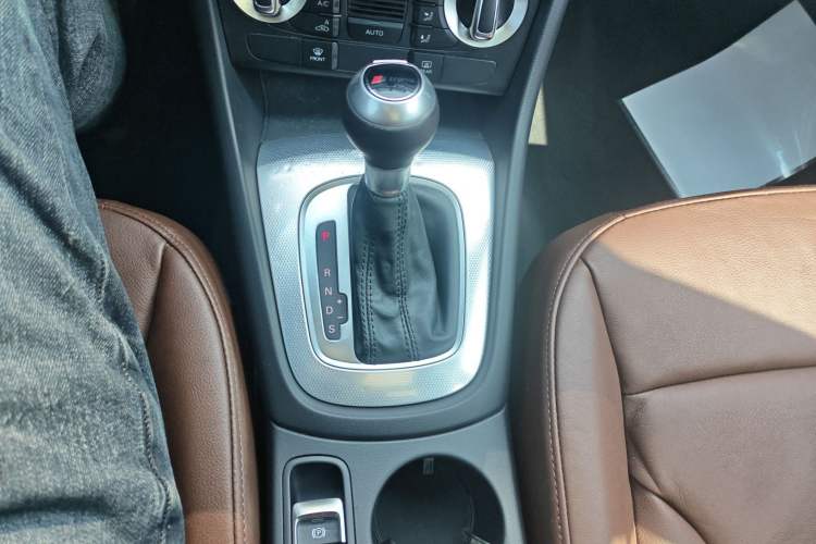 Used Audi Q3 2015 30 TFSI Comfort Model Gear Lever