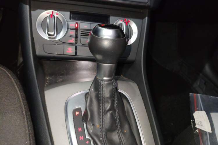 Used Audi Q3 2015 30 TFSI Ambition Edition Gear Lever