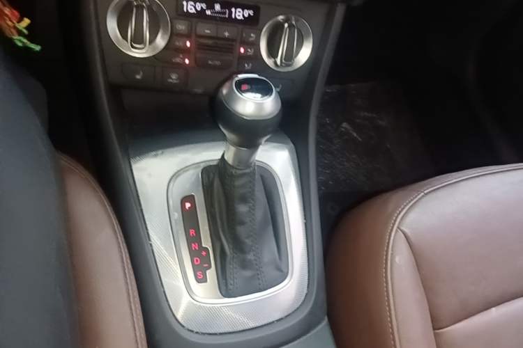 Used Audi Q3 2015 35 TFSI quattro Technology Edition Gear Lever