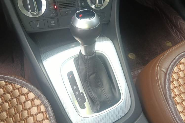 Used Audi Q3 2015 35 TFSI Comfort Model Gear Lever