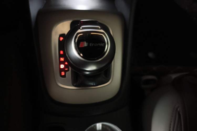 Used Audi Q3 2015 30 TFSI Ambition Edition Gear Lever