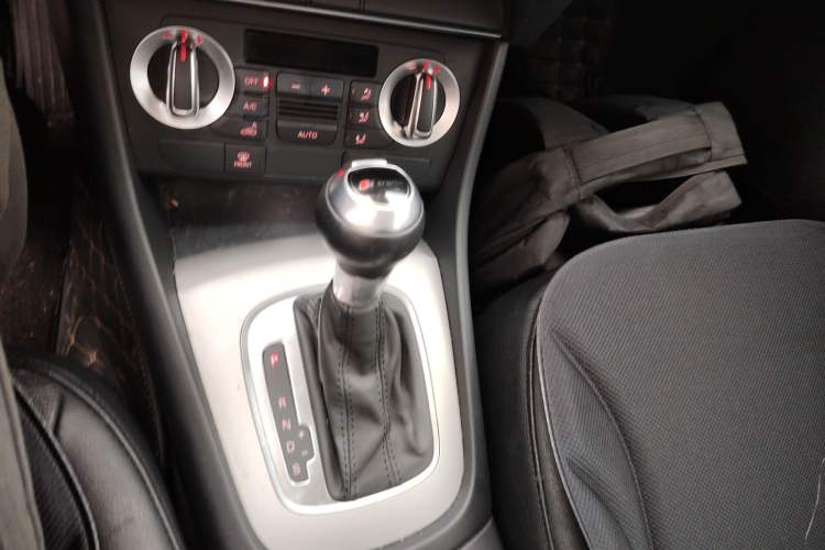 Used Audi Q3 2015 35 TFSI Millionth Anniversary Intelligent Edition Gear Lever