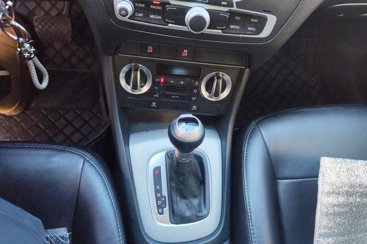 Used Audi Q3 2015 30 TFSI Ambition Edition Gear Lever