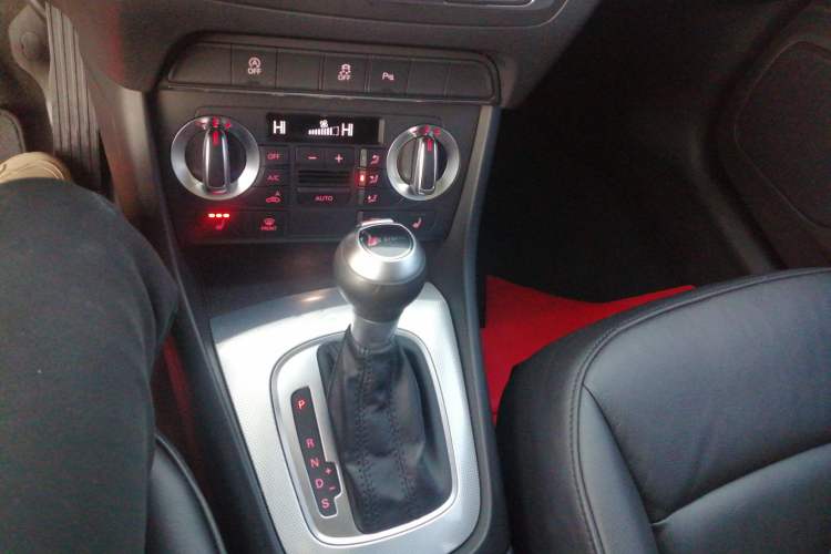 Used Audi Q3 2015 35 TFSI Millionth Anniversary Comfort Model Gear Lever