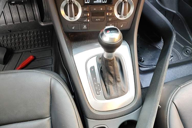 Used Audi Q3 2015 35 TFSI quattro Technology Edition Gear Lever