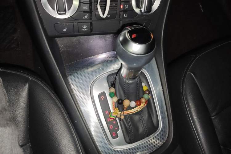 Used Audi Q3 2015 35 TFSI Comfort Model Gear Lever
