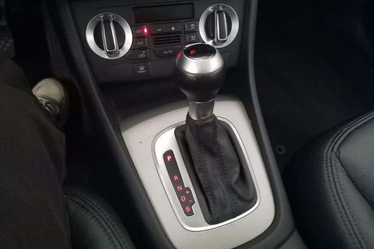 Used Audi Q3 2015 35 TFSI Millionth Anniversary Intelligent Edition Gear Lever