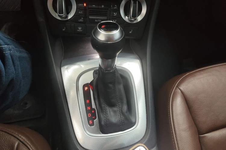 Used Audi Q3 2015 35 TFSI Comfort Model Gear Lever